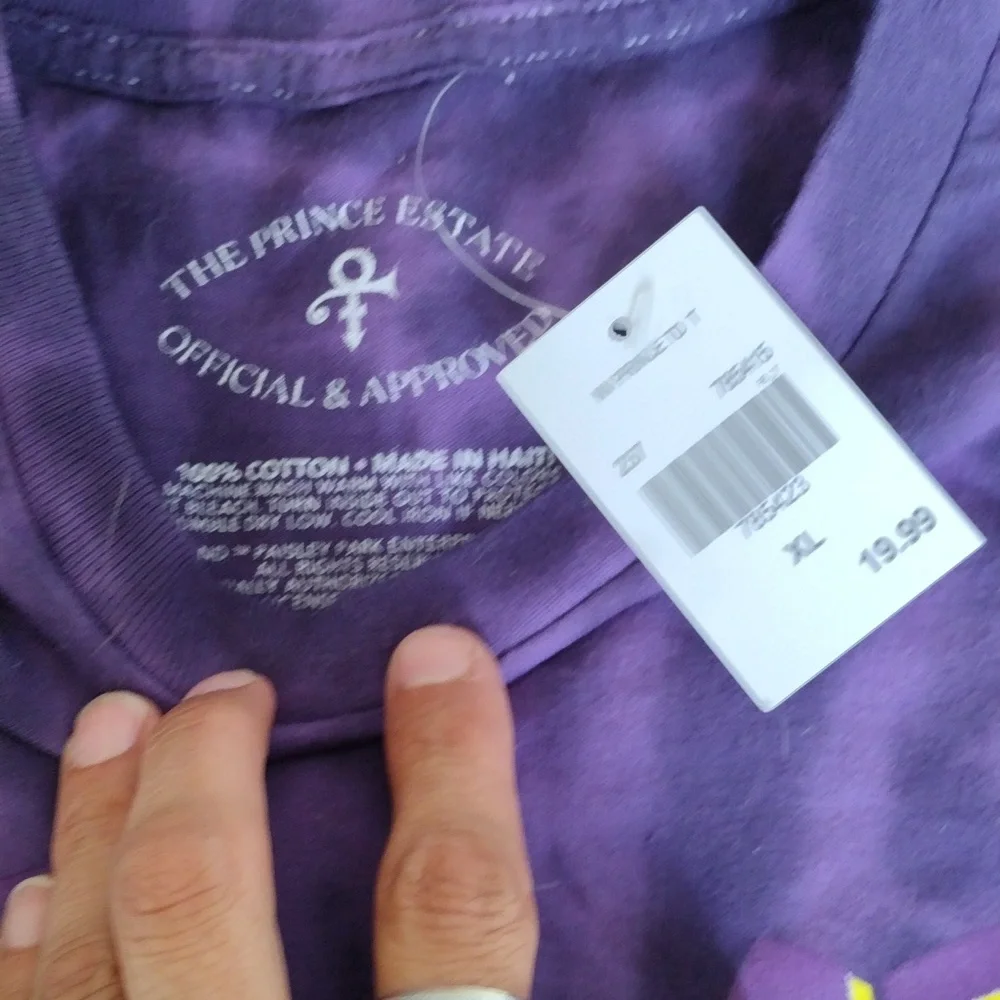 Shorts & shirt bundle - Picture 7 of 8